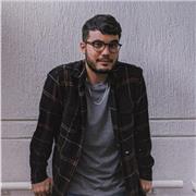 Profesor en emprendimiento y administración de empresas, con énfasis en innovación, transformación cultural y marketing. Clases con un enfoque por habilidades e inteligencias múltiples, rompiendo paradigmas que limitan la innovación