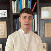 Native Italian professional offering lessons for all levels seeking authentic conversational confidence and cultural fluency.