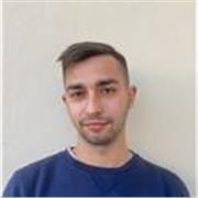 Insegnante di Html e css giovane e alla mano, con esperienza in web design.
