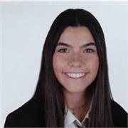 Profesora de primaria abierta a todas las asignaturas para ayudar a los alumnos a estudiar