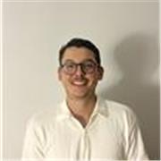 Soy un estudiante en la
Universidad europea, estudié inglés en la International Language Academy of Canada (ILAC) 