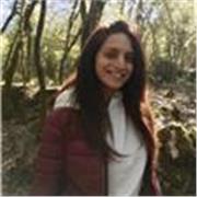 laureanda magistrale in Biotecnologie mediche impartisce lezioni di inglese, matematica, scienze agli studenti della scuola media