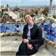 Ciao! Sono Elena e ho 19 anni. Sono attualmente al primo anno di università e studio Scienze Politiche in inglese. 
Offro lezioni individuali online di italiano (sia per italiani che per stranieri), inglese e spagnolo