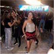 Bonjour et bienvenue !
Je suis colombienne, passionnée de danse et des rythmes latins. Je propose des cours de Zumba pleins d'éner
