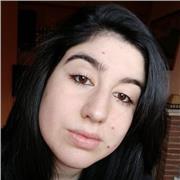 Insegnante di italiano. Diploma di maturità classica. Studentessa di Letteratura Musica Spettacolo