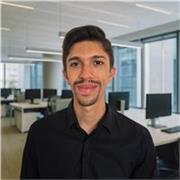 Me veo como un profesor de marketing con una visión fresca, novedosa, que incluye el uso de la IA y puede darle clases a adultos