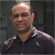 I have a native level of English language. I can help students with their grammar