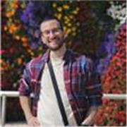 Englisch-Tutor, der für aller Altersgruppe unterrichtet :) 