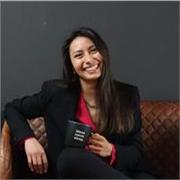 Ciao! Sono Gabriela, nata a Los Angeles nel bellissimo stato della California e offro lezioni di inglese online e di presenza