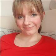 Deutsch-Tutorin, die von der ersten bis zur neunten Klasse unterrichtet