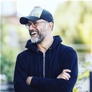 Profesor de piano, con 20 años de experiencia ofrece clases particulares presenciales y online para todo nivel, música clásica y moderna