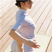 Sesiones de yoga en silla para gente mayor