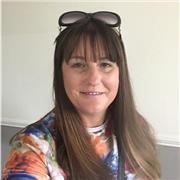 Supportive online student coach helping learners build confidence, motivation and resilience.