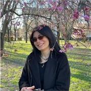 Studentessa di ingegneria impartisce lezioni di matematica