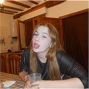 Chica joven, aún estudiante para dar clases en primaria, la ESO y bachillerato 
