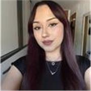 Hola! Soy Alejandra y me considero una persona paciente, creativa y cercana. Disfruto enseñando y acompañando a niños pequeños.