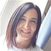 Laureata in Lettere, impartisce lezioni di italiano per stranieri