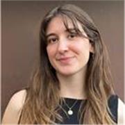 Profesora Titulada en Filosofía, con capacidad de impartir Geografía e Historia e Inglés.