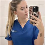 Profesora de primaria con gran experiencia; graduada en logopedia y capaz de atender dificultades educativas