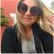 Muy creativa,dinámica y comunicativa con los demás.