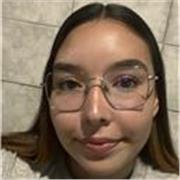 Profesora de español imparte clases para todas las edades