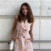 Soy una persona joven y sociable, con ganas de enseñar lo que sé a otros alumnos que lo necesiten.