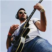 Diplomato in chitarra jazz, con licenza di solfeggio e teoria egno chitarra moderna (jazz, blues, funk, pop, rock, punk, metal), marketing musicale, teoria e storia della musica, solfeggio, armonia funzionale