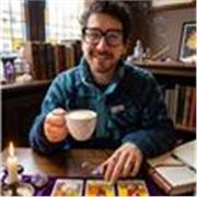Tarotista con 5 años de experiencia, practicante de magia con velas y magia verde. 