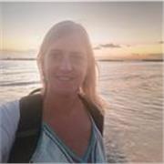 Profesional, con más de 20años de experiencia. Grado en psicología y grado en enfermería. Experta en urgencias y emergencias. 
