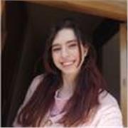 Soy una chica joven que ha hecho un curso de monitora y ha hecho prácticas con todo tipo de edades. Voy a dar clases con niños.