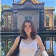 Soy Estefanía, estudiante de tercero de bioquímica en la Universidad Autónoma de Barcelona y ofrezco clases de biología online.