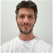 No tengo titulación pero me encanta el fútbol. Lo he practicado toda mi vida. Y me llevo perfecto con los niños