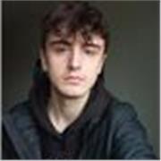 A native English speaker with prior experience teaching English, providing one-to-one online English language lessons.