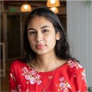 Native Spanish tutor giving dynamic online lessons to adults and teens from London, using creative and personalized methods.