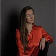 English tutor with 20 years’ experience offering online lessons for adults.