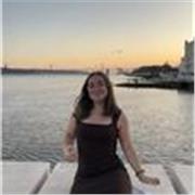 Profesora particular de matemáticas con enfoque lúdico, especializada en enseñar a niños de forma divertida y comprensible.