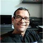 Professor universitário de administração de empresas