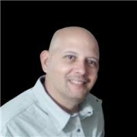 Profesor con amplia experiencia en la enseñanza de tecnologías de información, con una super didáctica, basada en la practica y estudio de casos reales