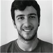 Licenciado en Publicidad y Relaciones Públicas, pero con un abanico grande de conocimientos muy diversos, desde un ámbito más musical (guitarra, piano y producción) hasta física o matemáticas.