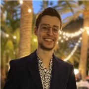 Profesor de patronaje y confección titulado y especializado en ciclos superiores y proyecto