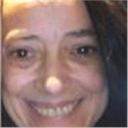 Profesora particular de primaria que utiliza los últimos métodos de enseñanza colaborativa donde los niños aprenden jugando