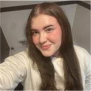 Hola, soy Pau, 16 años. Doy apoyo escolar primaria y ESO. Paciente, responsable y explico fácil. Disponible tardes y fines