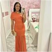 Profesora de matematicas imparte clase a todas las edades