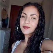 Estudiante de universidad imparte clases a alumnos de primaria o Eso
