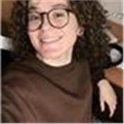 Me defino como una docente activa, con paciencia y pasión por su trabajo. Me encanta transmitir mis conocimientos a los demás. 