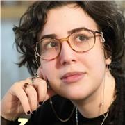 Profesora titulada con 10 años de experiencia ofrece clases particulares a tanto niños como adultos de iniciación musical.