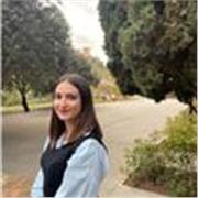Graduada en pedagogía y máster en psicopedagogía, con experiencia en clases particulares a primaria por cuenta ajena. 