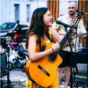 Soy Amanda, chilena y hablante nativa de castellano. Me gusta enseñar a través de la conversación y diálogo a todas las personas!