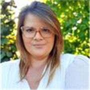 Serbian lady providing business grow trainings and sales education to all age students