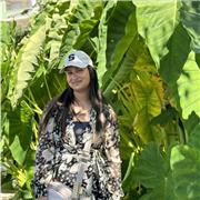 I am a native English speaker with over 10 years of experience. I want to help students learn how to communicate effectively